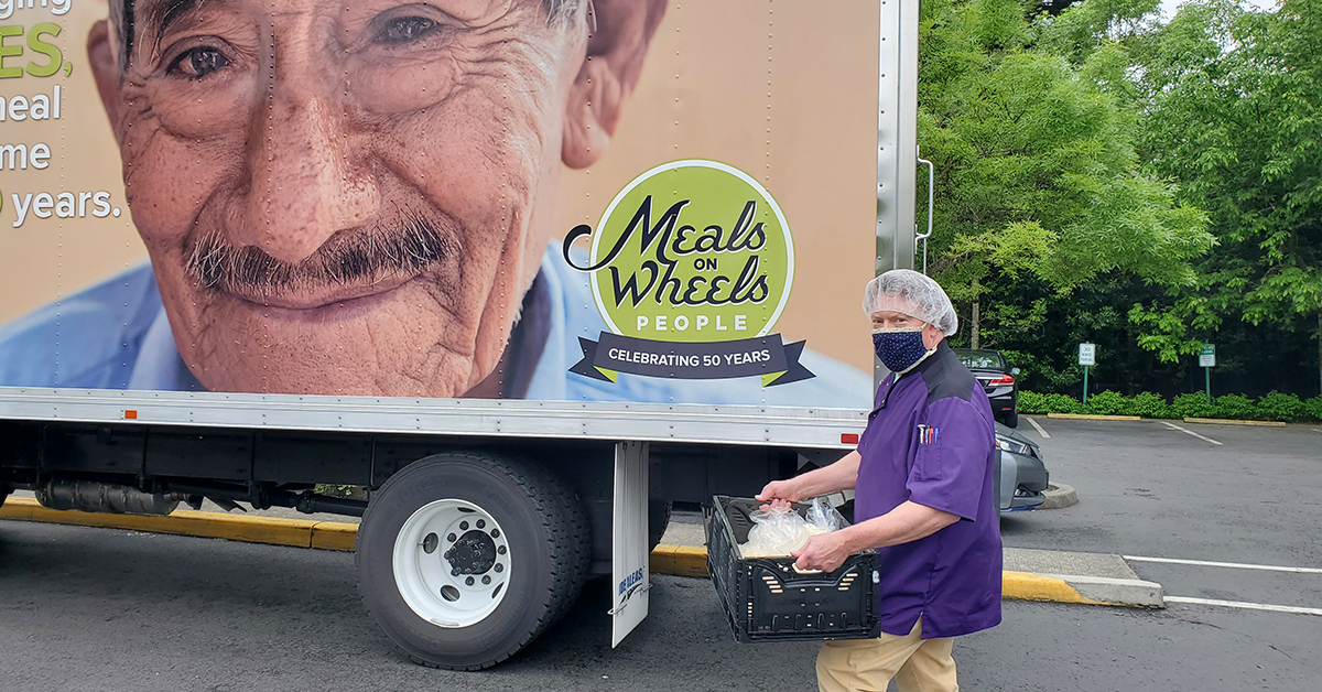 IFCOSystems's tweet photo. Fighting hunger in the U.S. and around the world is of great importance to us. Our donation of 600 RPCs will allow our partners at @MealsWheelsPpl to run a more sustainable and smooth operation to help alleviate the hunger of food-insecure seniors: ❤️🍴 https://t.co/XCcM684eex https://t.co/VMFmVG3NrM