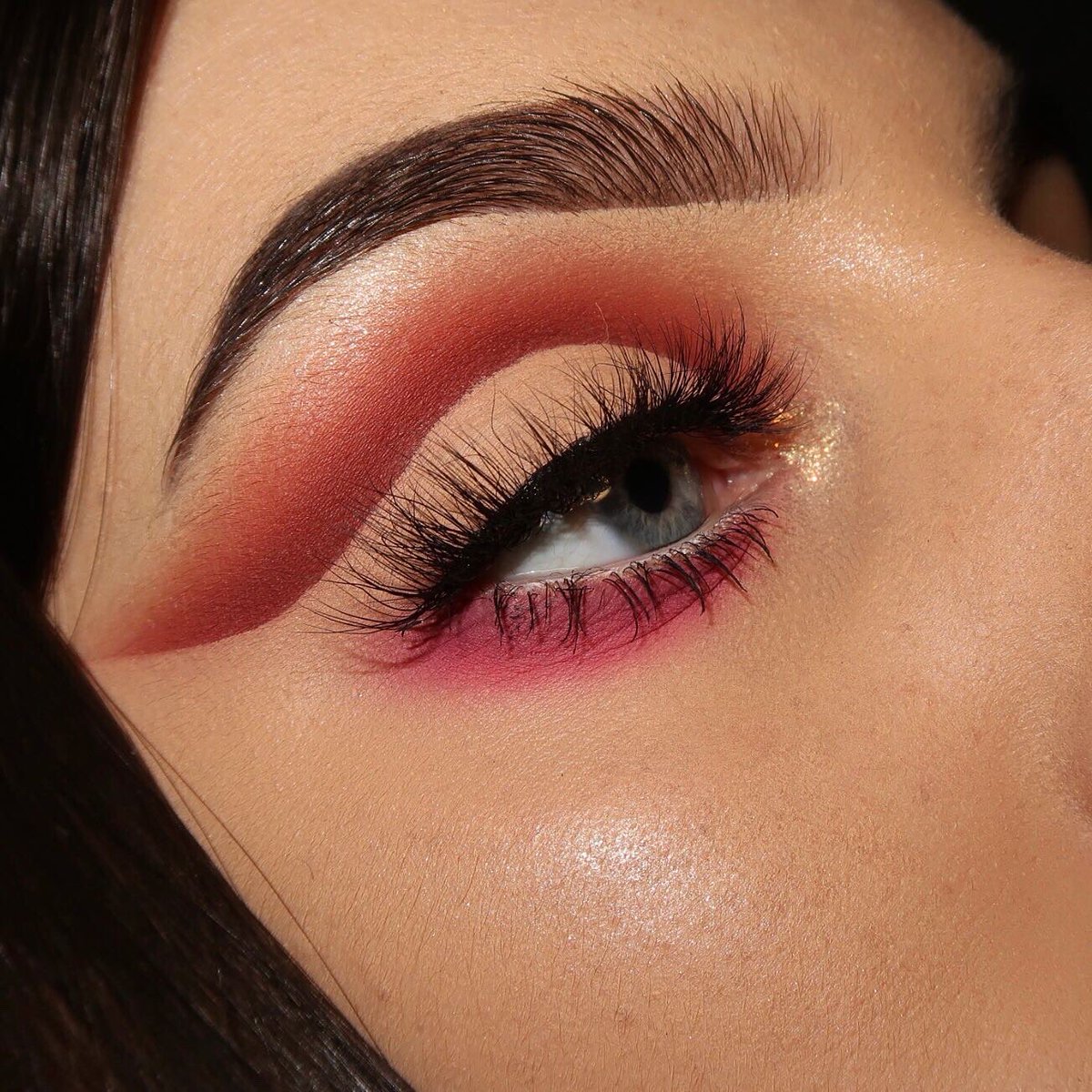 b_xomakeup's tweet photo. The new @ABHcosmetics x @norvina vol 4 pro pigment palette is a dream to work with!!

I created this look using only 4 shades!!!👀
#norvinacollection #norvinavol4 #norvina 
https://t.co/mm69zw6cNj https://t.co/QgwP3N0pQX