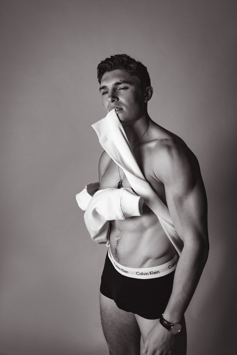 menbynate's tweet photo. Personal trainer Rory in London 💪🏽 https://t.co/VjCP4Mckux