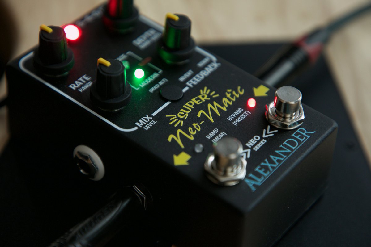 GuitarGear's tweet photo. Basado en el raro Rand-O-Matic hecho por Pefftronics en los 90s,el Super Neo-Matic crea sonidos modulados aleatorios que dan una sensación extraña pero mágica a la vez.
#guitargear #alexanderpedals #pefftronics #experimentalmusic #90s #pedalesyefectos https://t.co/bSR9oqmKYh