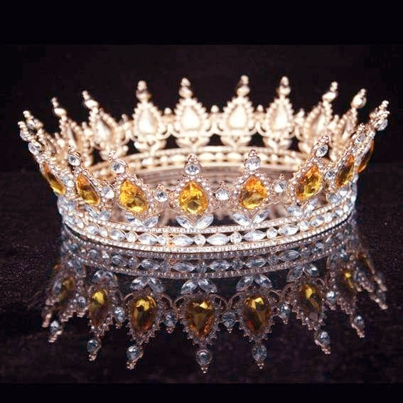 Tulsi Gabbard as crowns, a thread: