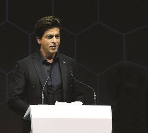 SRK & KSGAn up and coming businessman with a stutter, seeks a celebrated public speaker to help him get rid of his stuttering. But instead, the man teaches him how to live with who he is, because he's perfect just as he is, and that he can be a good speaker, with his stutter.