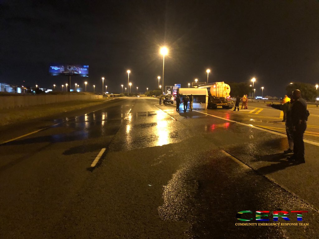 sa_cert's tweet photo. [ECO-PARK] disel tanker overturned on the N1 South before N14 Brakfontein interchange. Three lanes are blocked. Tshwane Fire Depertment  is on scene. @TrafficRTMC @ER24EMS @_ArriveAlive @jaca_traffic https://t.co/RrChuosGfF