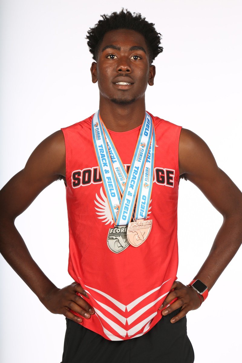 DBWilson2's tweet photo. Southridge's Lamont Wright had the fastest 300-meter hurdles time in the country this year. A Florida record and his first state title were both within reach before COVID-19 derailed his comeback story, his recruitment and a potentially historic season. https://t.co/hanype4aPe https://t.co/cFqVxdcKKY