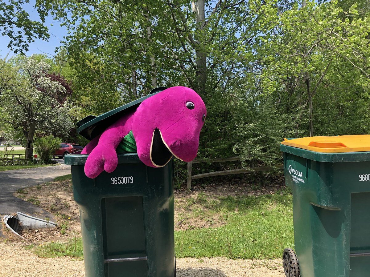 MikeCurkov's tweet photo. 🎶Clean up, clean up, everybody, everywhere. Clean up, whaaaaa?? Wait!!!🎵 #GarbageBarney is not yet extinct. https://t.co/KPjuZsbg0A