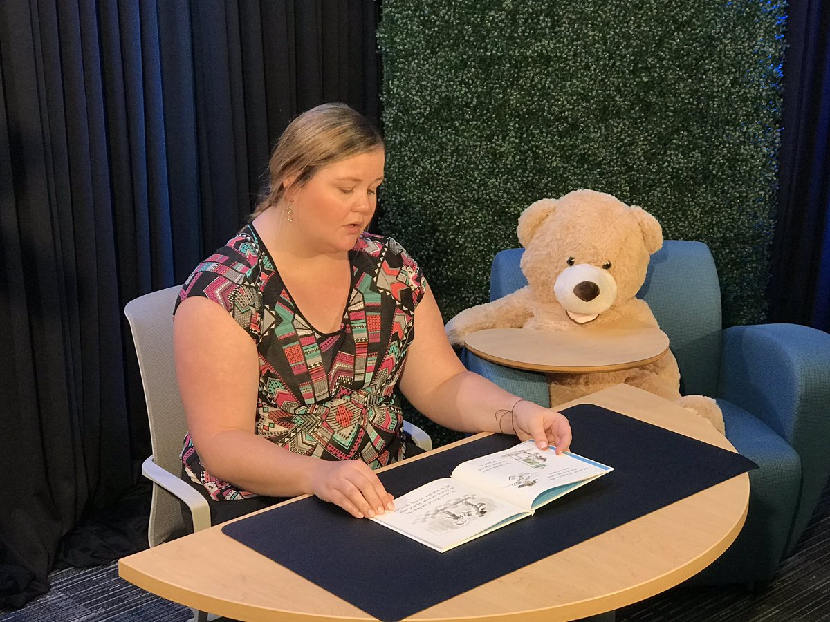 teachusingtech's tweet photo. Wonderful read by @dguerreroteach from @VPLions elementary. Thanks for joining us in the FSD TV studio reading a book about grit, Sky Color by Peter H Reynolds. #fsdtv #fsdlearns https://t.co/oHhtZOv1YH