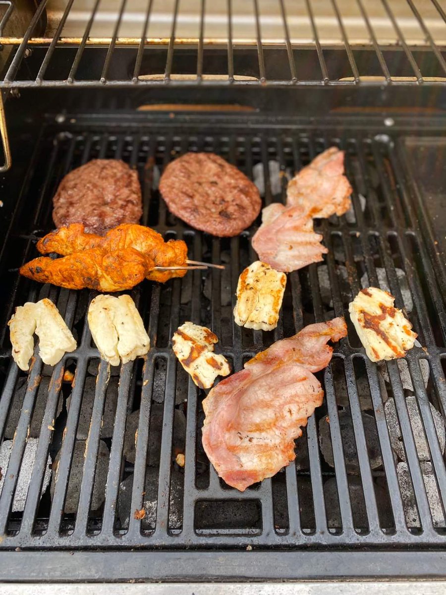 WorldofBBQs's tweet photo. #Saturday night is now known as #BBQ #burger night in this household! 
All cooked outdoors on the #Outback Meteor 6 #burner stainless steel gas BBQ!
https://t.co/4aTHvTY1DW https://t.co/nQ4JGFvFNb