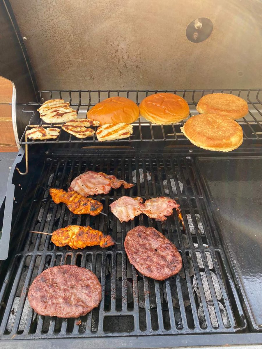 WorldofBBQs's tweet photo. #Saturday night is now known as #BBQ #burger night in this household! 
All cooked outdoors on the #Outback Meteor 6 #burner stainless steel gas BBQ!
https://t.co/4aTHvTY1DW https://t.co/nQ4JGFvFNb