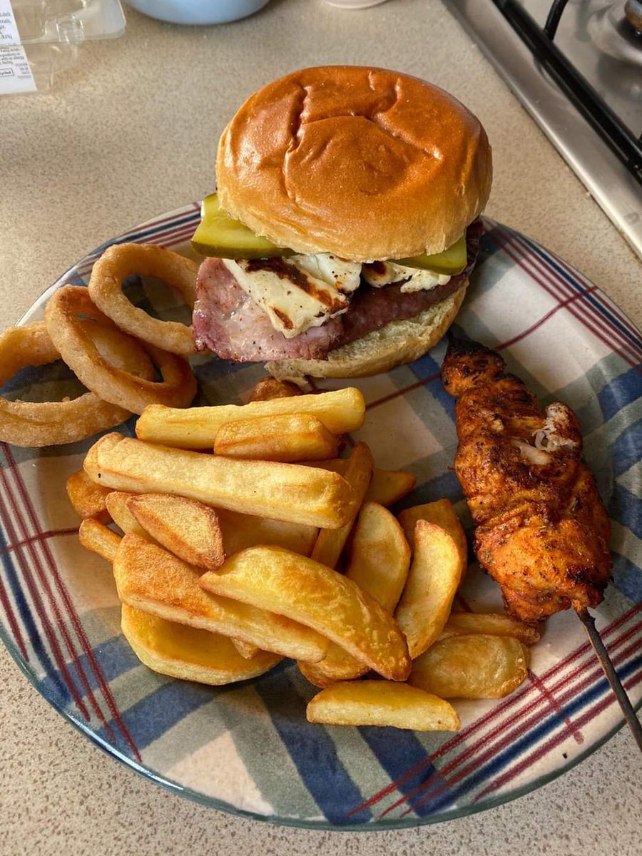 WorldofBBQs's tweet photo. #Saturday night is now known as #BBQ #burger night in this household! 
All cooked outdoors on the #Outback Meteor 6 #burner stainless steel gas BBQ!
https://t.co/4aTHvTY1DW https://t.co/nQ4JGFvFNb