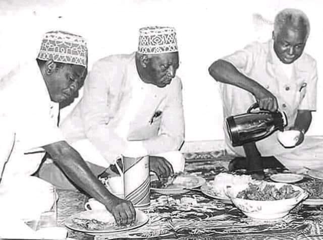 {Great mind discuss ideas, Average mind discuss events and Small mind discuss people}|{" Akili kubwa hujadili mawazo, akili ya wastani hujadili matukio na akili ndogo hujadili watu"} Abraham Lincoln Rais wa Marekani!