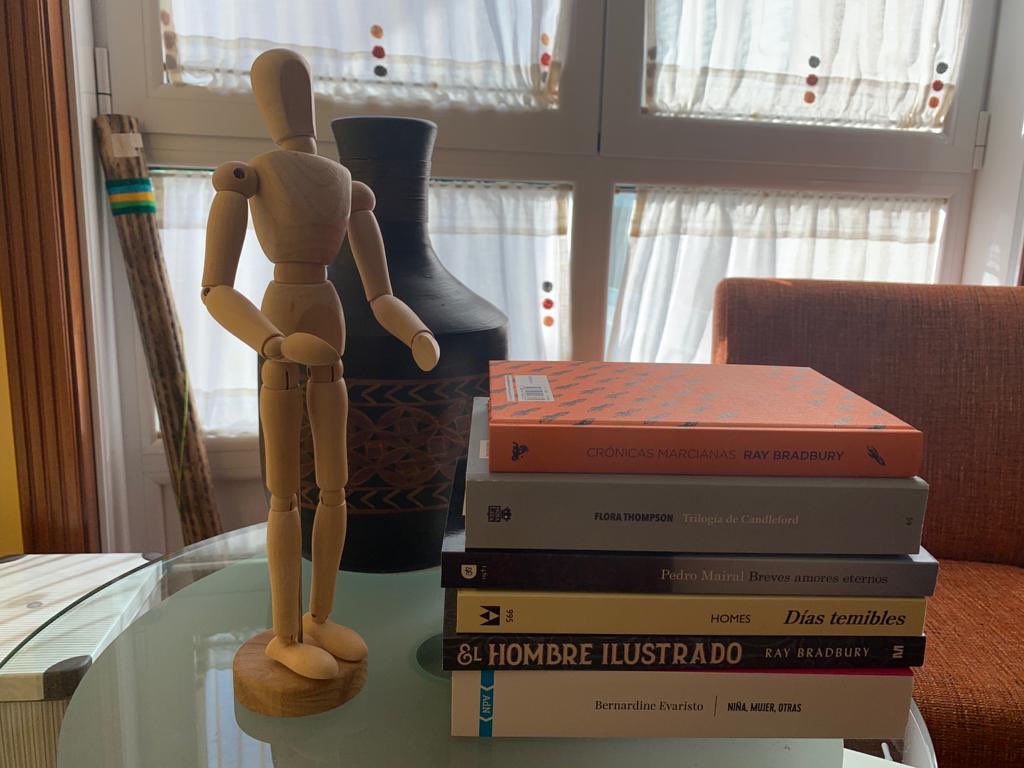 Visitas a amig@s libreir@s que nutren á nosa casa. Poucos praceres “normais” como o de elixir libros 🤗