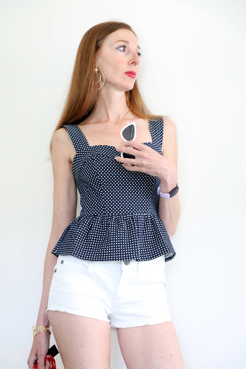 runofstyle's tweet photo. Un #topapois con l'aggiunta di #rouches per creare un outfit very chic per la prossima estate!
https://t.co/Vah61bYMMf
#fashionpics https://t.co/Q0M6BAA2di