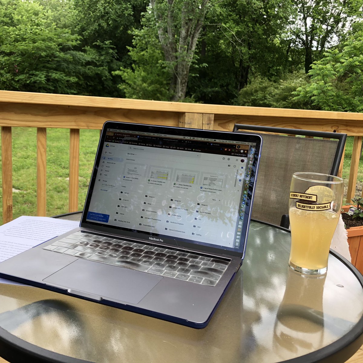 karenbabine's tweet photo. Alfresco Assaying. #amediting #wishingthiswassociablecider #backyardwriting https://t.co/hRPSgQsZkg