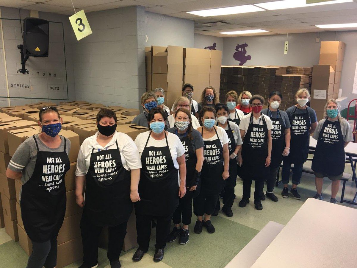 KimC26397227's tweet photo. #thereallunchladiesofD34 #weare34 #feedingamerica                D34Food Service https://t.co/k9xE01f219