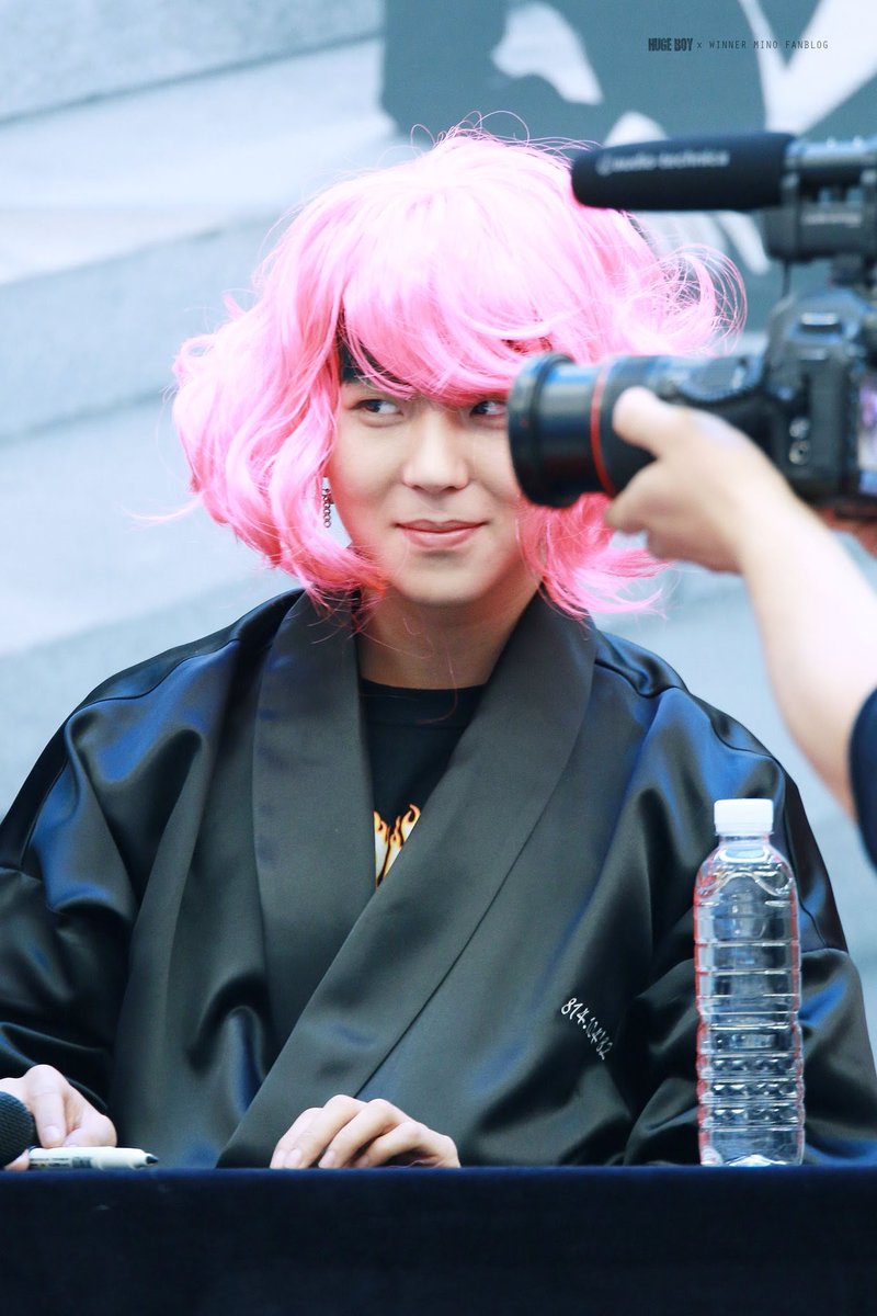 6. random pink wig at a fansignfun! cute! flirty! an homage to the original pink wig. we love it.8/10