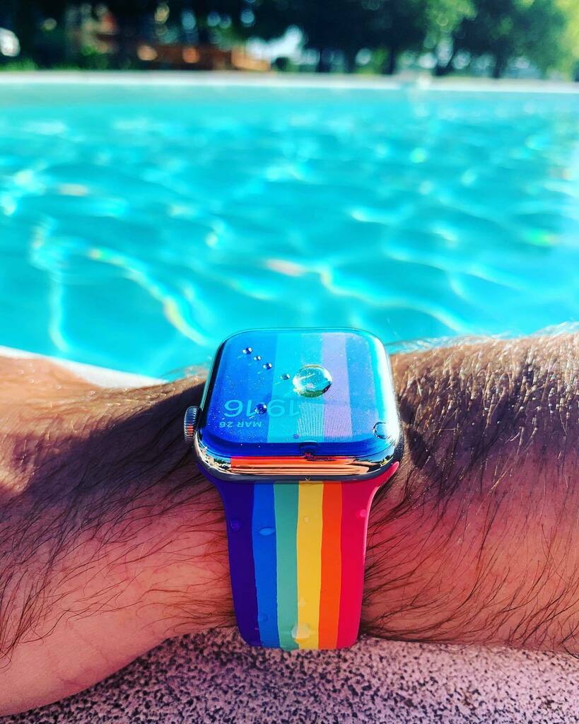 strapisto's tweet photo. It's dive o'clock 🏊‍♂️ #applewatch #apple #applewatchband #watchporn #watchesofinstagram #applewatchfanz #instawatch #instapool #swim #spring #summer #dive https://t.co/XRIjcPpxUr https://t.co/NT94f47Td7