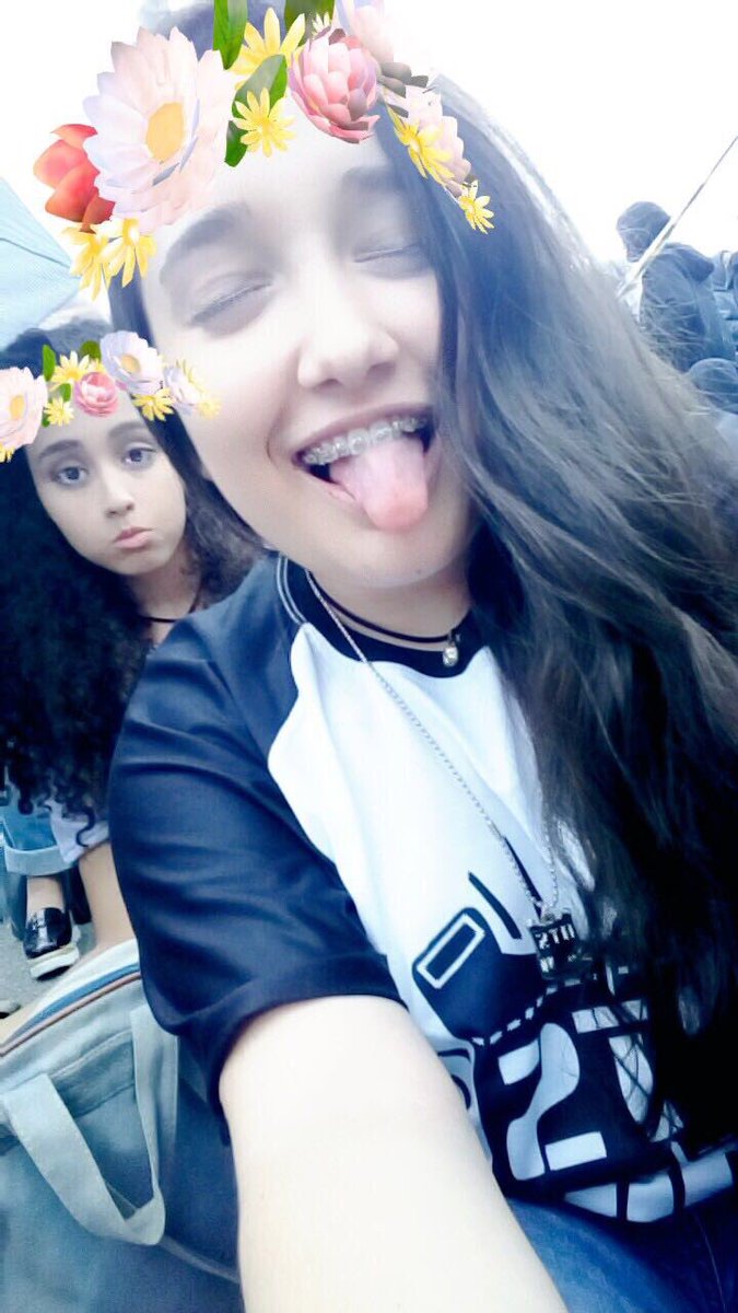 lu12jik's tweet photo. Assim eu não vou me aguentar de chorar! Lembrar desse show me trás um dos melhores momentos da minha vida🥺 obg @mooyngi por me apresentar esses 7  anjinhos e por estar cmg nesse dia tão especial e perfeito💜 #ThrowbackBTS2017 https://t.co/DVpA74onaV