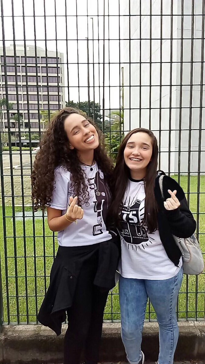 lu12jik's tweet photo. Assim eu não vou me aguentar de chorar! Lembrar desse show me trás um dos melhores momentos da minha vida🥺 obg @mooyngi por me apresentar esses 7  anjinhos e por estar cmg nesse dia tão especial e perfeito💜 #ThrowbackBTS2017 https://t.co/DVpA74onaV