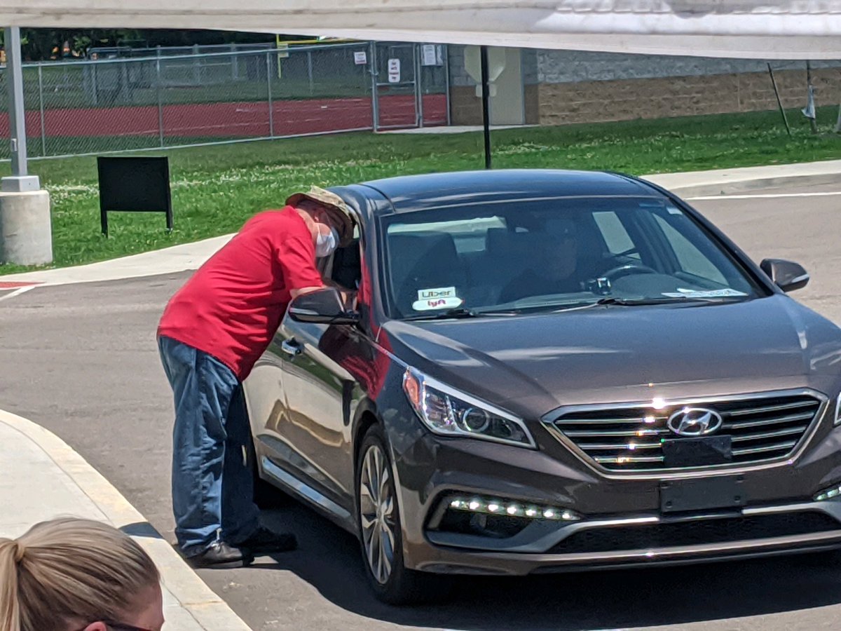 Our GMHS staff donate their time to help students return their chromebooks and textbooks. Kudos to them all! ⁦<a href="/DrJaivir/">Dr. Jaivir Singh</a>⁩ ⁦@GarileeO⁩ ⁦<a href="/JanaAlig/">Jana Alig</a>⁩ #igtbac
