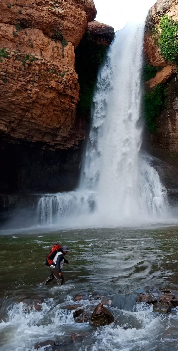 صورة لي من امام شلال تاخيارت على واد فلات والمتواجد على حدود إقليم خنيفرة وجماعة سيدي المخفي
