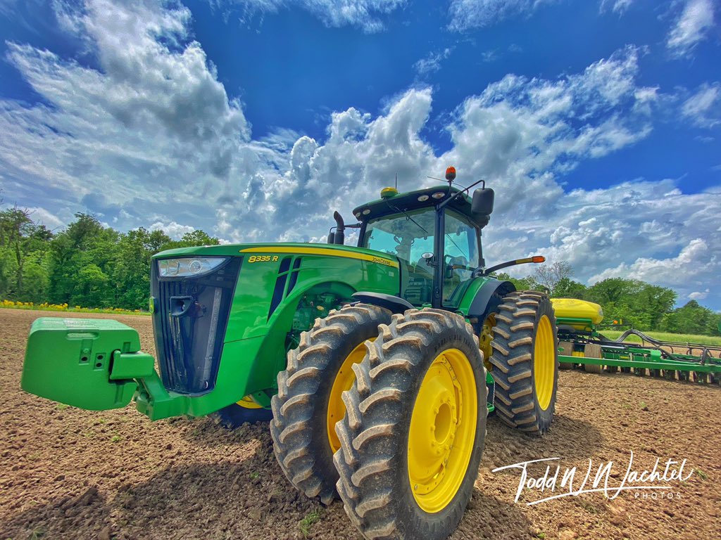 wachtelfarms's tweet image. First day planting in almost 5 weeks. Radar already showing lots of pop-up showers. #stillfarming #notforlong