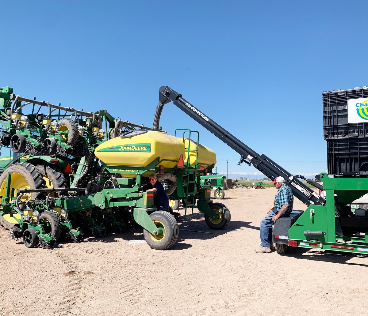 EckhardtFarms's tweet photo. The patriarch overseeing planting progress #proudfarmers #generationaftergeneration #stillfarming #plant2020 @ChannelSeed @JohnDeere https://t.co/wyqVGLAoxt