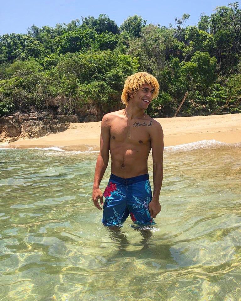 Luis23Cruz's tweet photo. En la vida hay que ser felices, no perfectos 🌊🌴 #loschulitos #quepasoo https://t.co/jmSbsMJciC