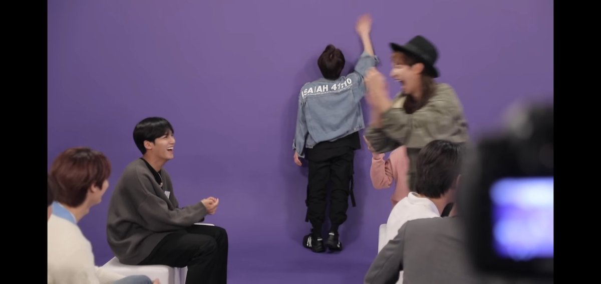 Dino imitated the hilarious intense panic hand-waving motion Dokyeom did in a past If video.Reference: If, Seventeen looking back on Seventeen #3 #SEVENTEEN  @pledis_17