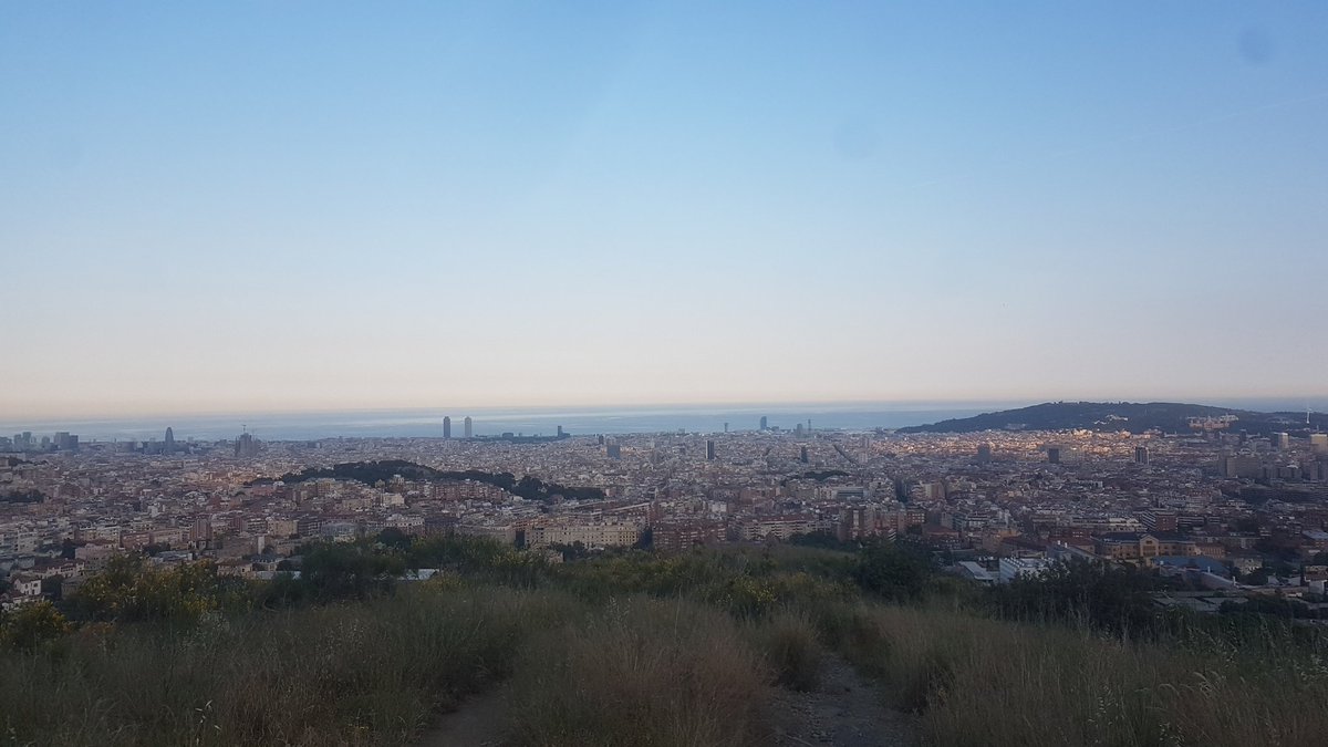 avecesensayo's tweet photo. Barcelona.
Podría ser la capital del Mediterráneo, innovadora, atractiva y luminosa.
Y es y será una aldea rencorosa por culpa de los políticos que la gobiernan. https://t.co/w5sj65Y72z