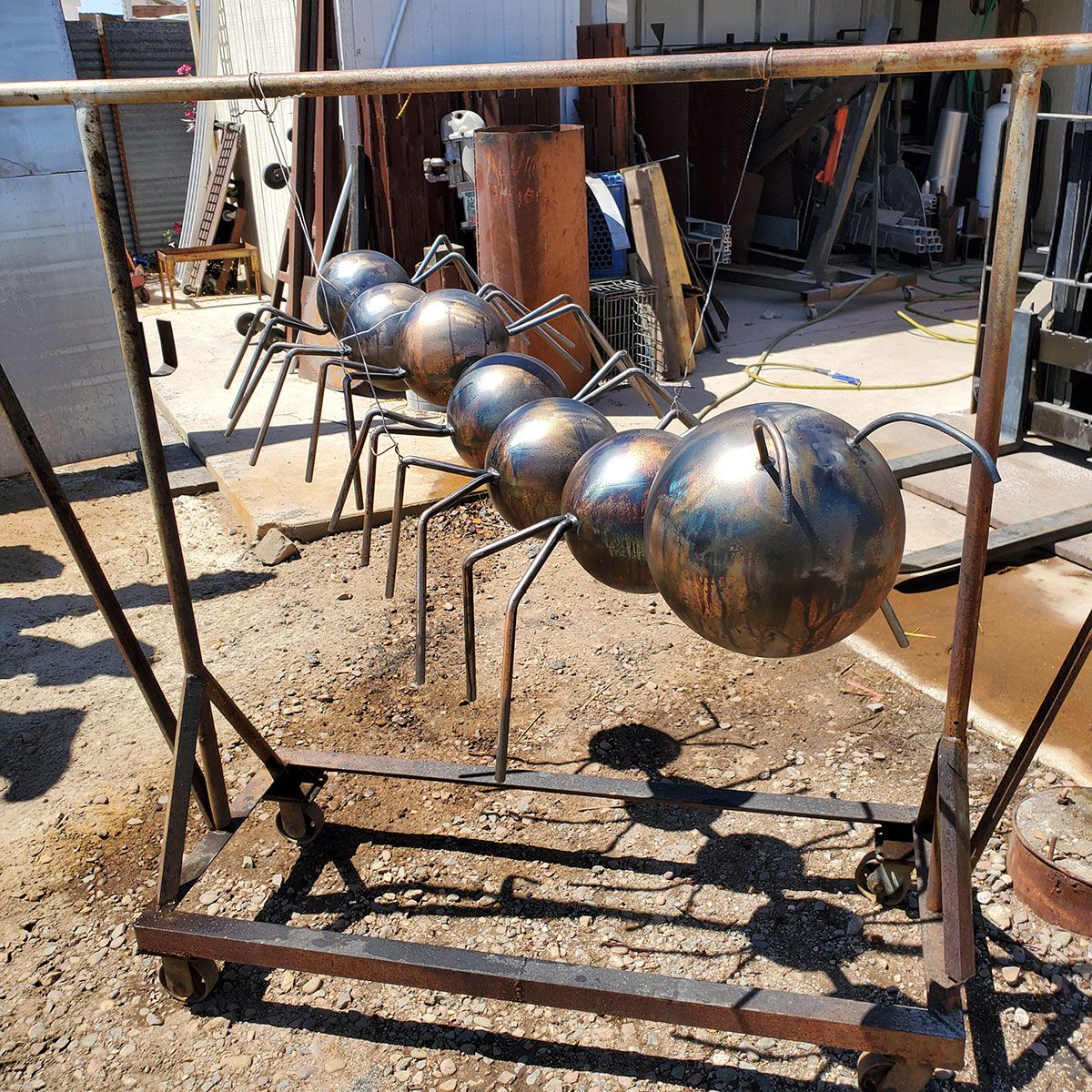 KevinCaronArt's tweet photo. Trying a little something different with this giant bug. Can you see what it is?
.
.
#gardenbugsculpture #bigbugsculpture #insectart #insectsculptures #giantbug #giantinsect #desertsculpture #gardenart #homeandgardensculpture #homeandgardenart #KevinCaronArt https://t.co/ZtPRq0HPPD