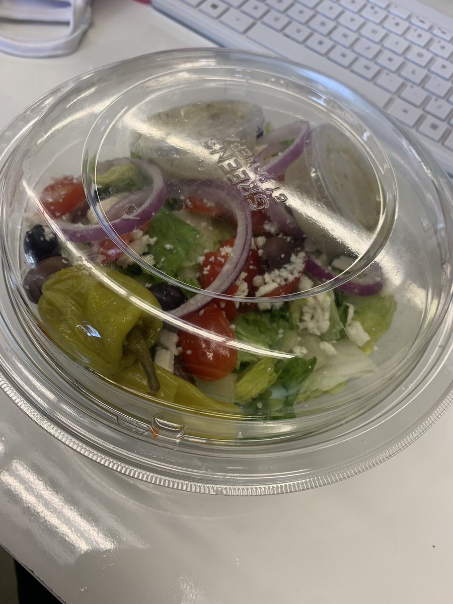 Rachel_Dale93's tweet photo. @panerabread 
Is this for real????? This is a “whole” salad? Same order had a half salad for someone else and they got the same amount. Doesn’t really make sense as I paid twice as much. #NOTHAPPY https://t.co/iwdky8c1Sy