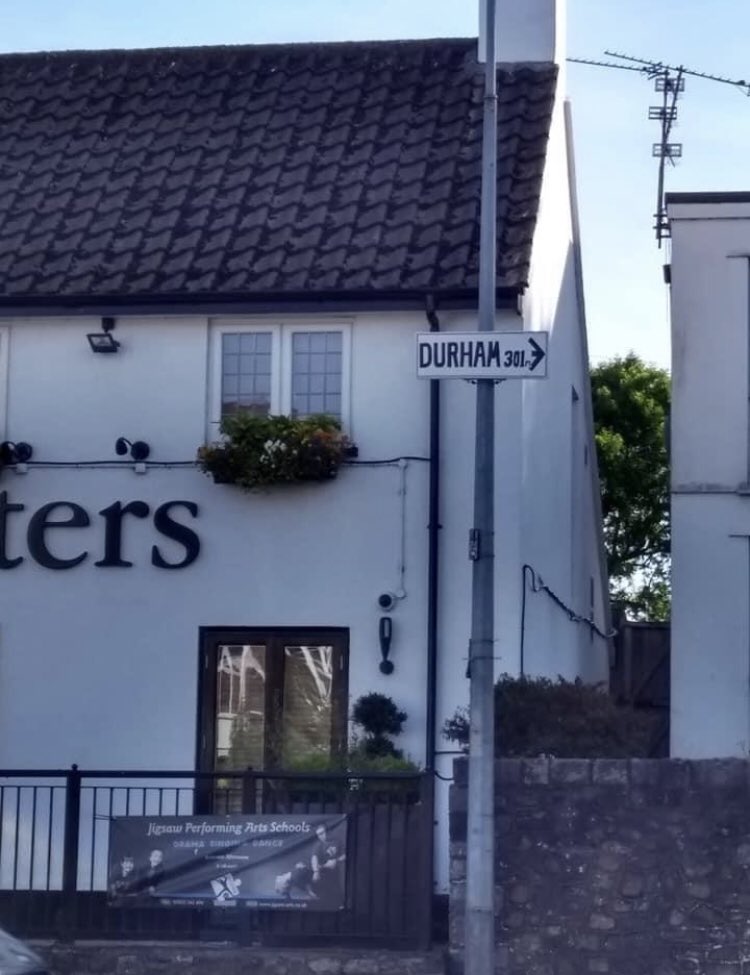 Oh my goodness!!! This is brilliant. My sister <a href="/NellWintsEllis/">Helen Ellis</a> is out walking in Llandaff, Cardiff and has just seen this 😂😂😂 <a href="/OwsWills/">Owen Williams 🏴󠁧󠁢󠁷󠁬󠁳󠁿</a> @MikeBubbins @wynneevans
