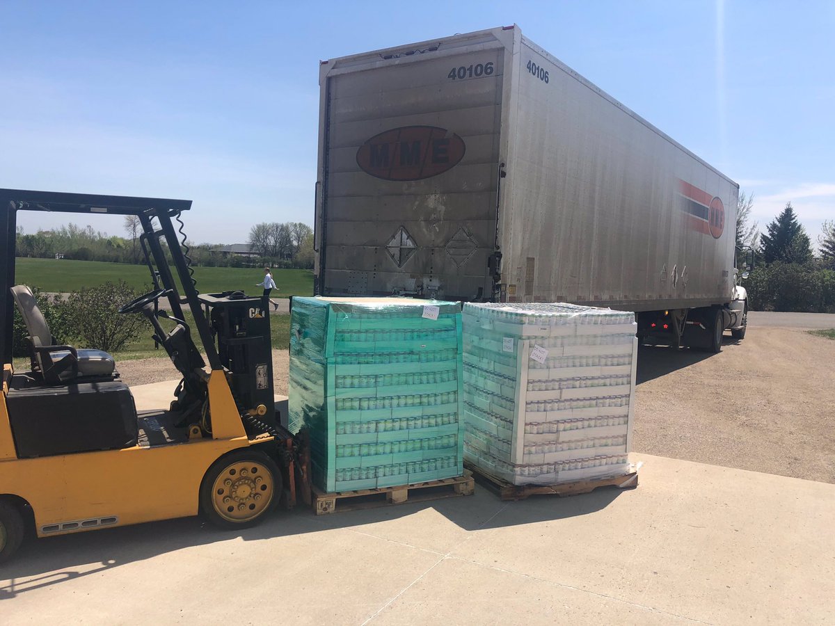 RealAPRU_NEWS's tweet image. On Wednesday May 20, 2020 Midwest Motor Express Inc delivered 2 pallets of Element C, CBD infused beverages to North Dakota. The photo shows that the pallets are 8 rows tall, at least 12 cases per row, so a minimum of 192 cases. bit.ly/2M2Ddlw    $apru #doinitright