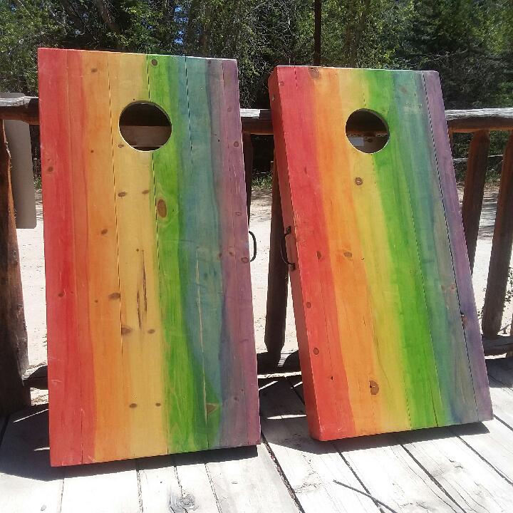 FunFunkyGallery's tweet image. Stunning Rainbow Design corn hole game set just arrived at the FUN &amp;amp; FUNKY art gallery! Visit us online facebook.com/ArtByAndyNortn… Voted "Best Art Gallery in Park County 2020" #FunFunkyGallery #Cornhole #CornHoleGames #Colorado #giftsfordad #FathersDay #FathersDayGift #Artist