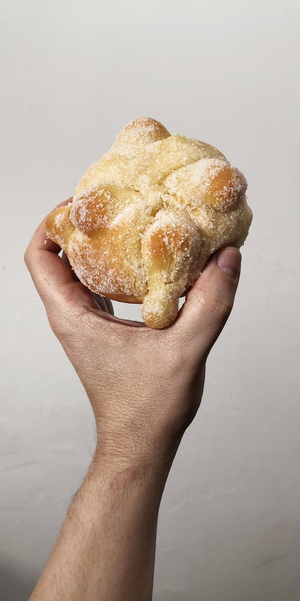 GastronautaDF's tweet photo. ¿Que tipo de monchies te alegraría el día? ¿Una empanada de suadero en mixiote? ¿Qué tal un pan de muerto (si, en mayo)? ¿O unas donas rellenas?! Esto y más son parte de una nueva dotación de antojos que puedes encontrar en @hotelcasaawolly, en @LaRomaDF! https://t.co/SlkxuilS3i