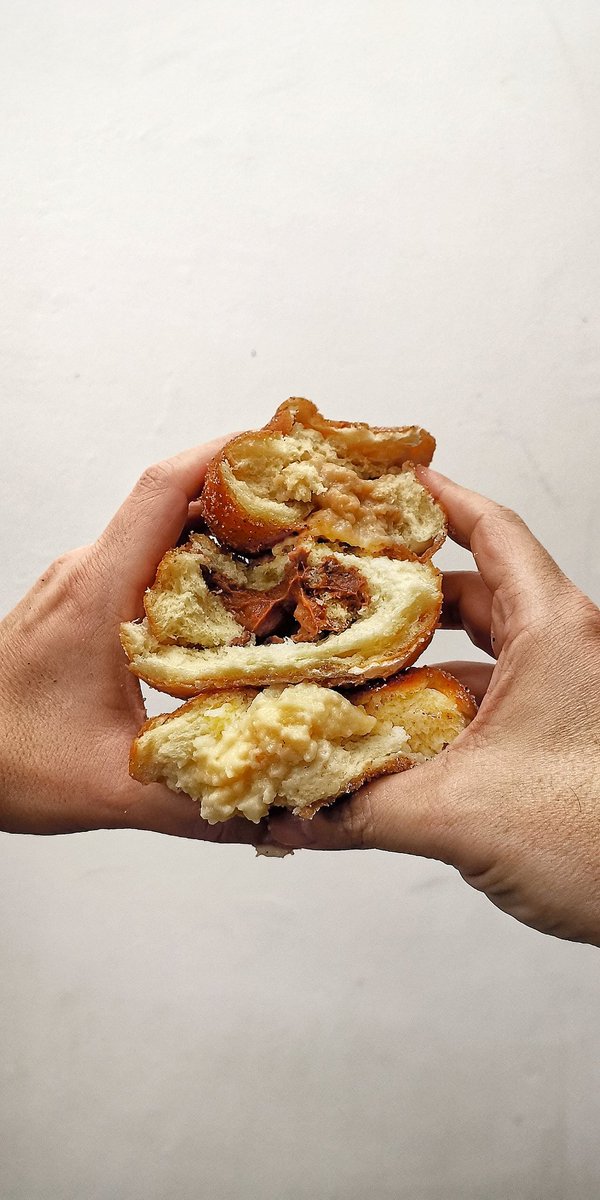 GastronautaDF's tweet photo. ¿Que tipo de monchies te alegraría el día? ¿Una empanada de suadero en mixiote? ¿Qué tal un pan de muerto (si, en mayo)? ¿O unas donas rellenas?! Esto y más son parte de una nueva dotación de antojos que puedes encontrar en @hotelcasaawolly, en @LaRomaDF! https://t.co/SlkxuilS3i