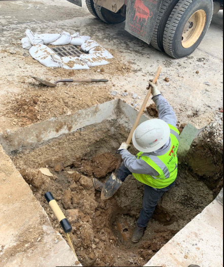 ThienemanInc's tweet photo. Exerting the extra-effort to hand dig around existing utilities, a TCI worker protects the utility, the project, TCI and the Client from unexpected disruptions.  #TCILiveRed #protect #Excellenceisthestandard https://t.co/gLWQyRDWrZ