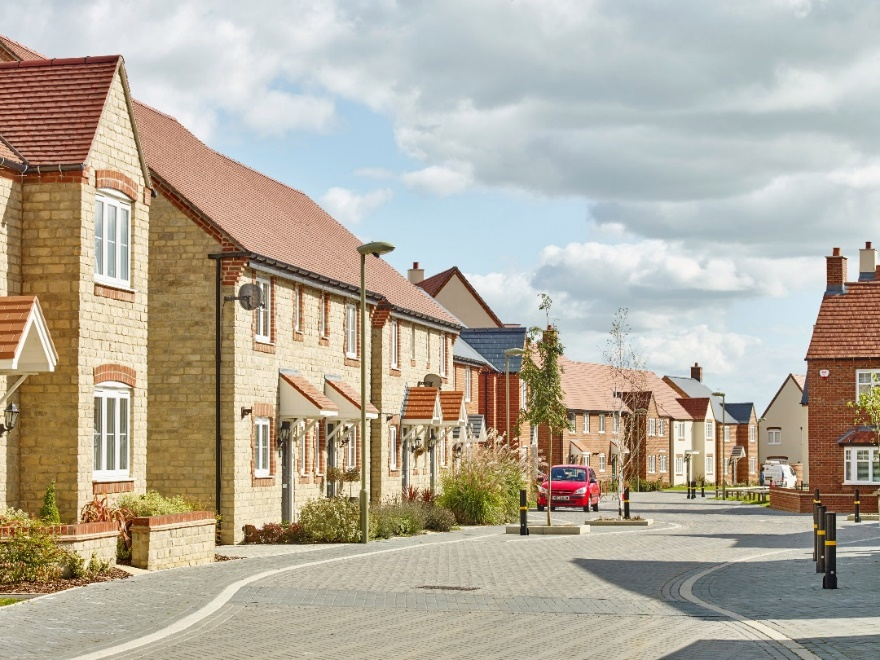 Countryside_PS's tweet photo. Your place to call home awaits… If the sound of a modern home in a #countryside setting appeals, visit our website and explore what’s on offer at #Kingsmere. Set in the heart of #Oxfordshire, there’s a selection of inviting new homes to suit any taste. https://t.co/yRp54T1vCc https://t.co/0dk2TVkucd