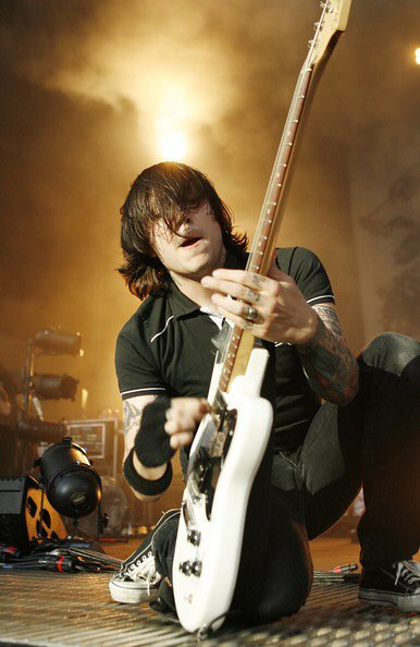 a thread of frank iero but as you scroll you go through the rainbow!! 