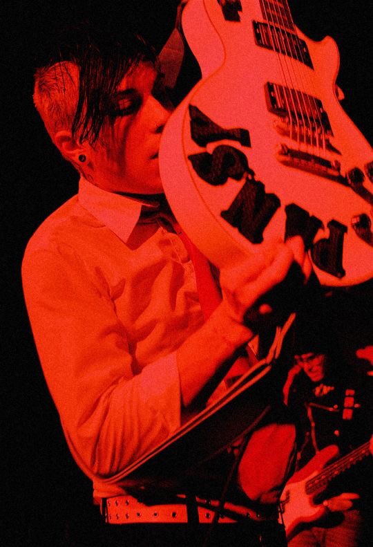 a thread of frank iero but as you scroll you go through the rainbow!! 