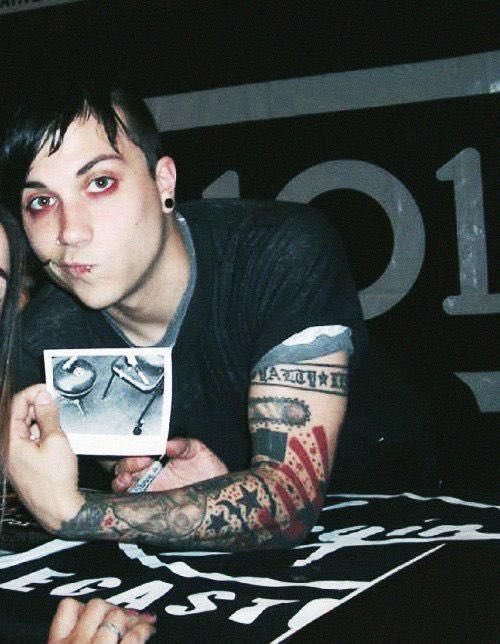 a thread of frank iero but as you scroll you go through the rainbow!! 