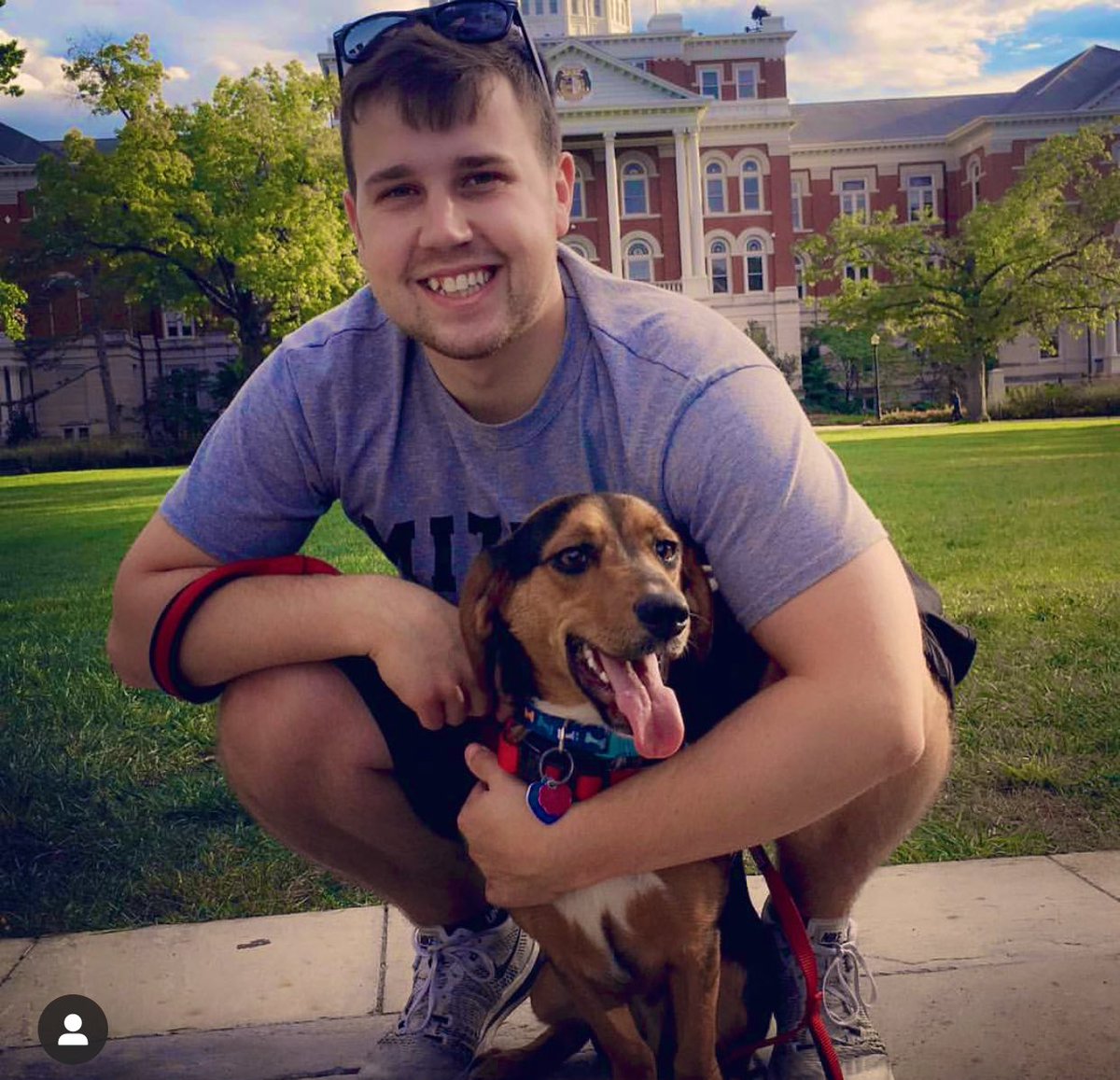 browers13hannah's tweet photo. Congrats to @nuketheyoung for being donneeee & doing the damn thing ๐๐ป๐ ๐จโ๐ ๐ฏ #mizzougrad #proudseester #MastersDegree https://t.co/1Klc705TXC