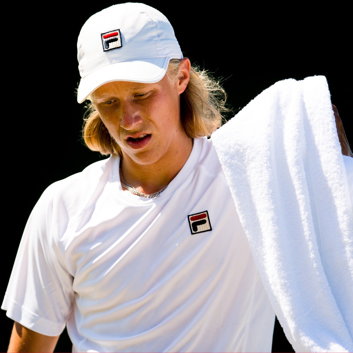 tennisportalen's tweet image. For our English readers/followers:

16 of the best players in 🇸🇪 will compete in a tournament the 22nd of may. 🏆

Every match will be streamed, with a high-quality production including studio and commentators. 

Everything for 9 euros! Link here: 

solidsport.com/tpmagasinet-op…