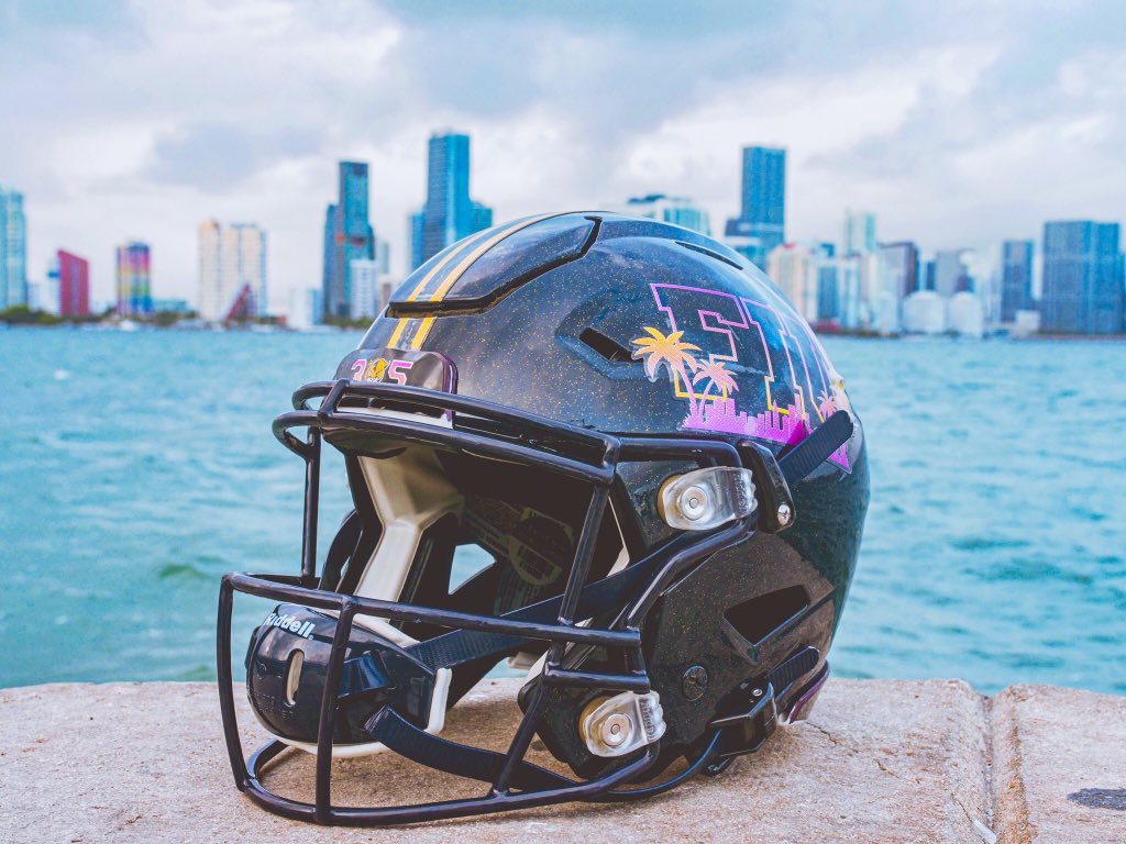 FIU Football on X: Closeups of the 🔥 helmet for tonight. #BeatMIAMI  @FIUFootballEQ #PawsUp 🐾 I #PantherPride  / X