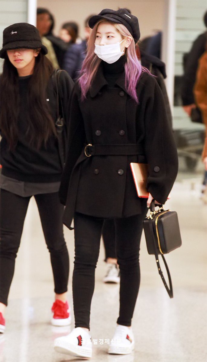 Day 14!Favourite airport outfit!All black with that purple hair. Oof.  #dahyunday   #dahyunmonth