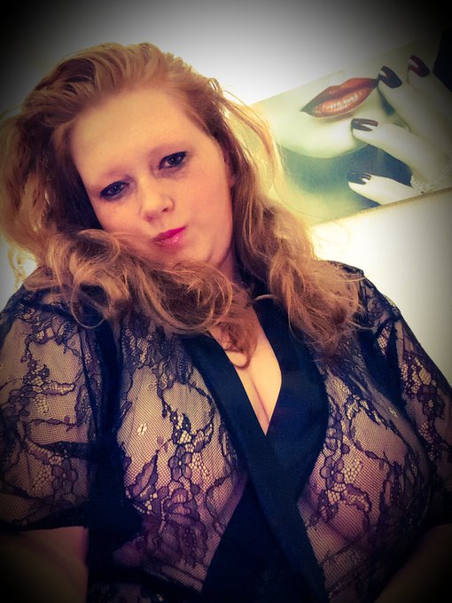 𝑺𝒆𝒙𝒚𝒓𝒆𝒅𝒉𝒆𝒂𝒅𝒎𝒊𝒍𝒇 ❤️'s pics and videos - EYA34NKWoAI7Klp jpg:small