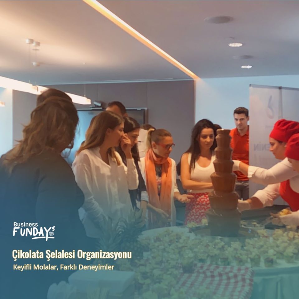 Çikolata'nın enfes kokusu ile taze meyvelerin lezzeti buluştu. Çikolata şelalesi organizasyonu ile tatlı bir mola yaşadık.

Organizasyon detayları ile ilgili tüm detaylı bilgi:
businessfundays.com/etkinlikler/ye…