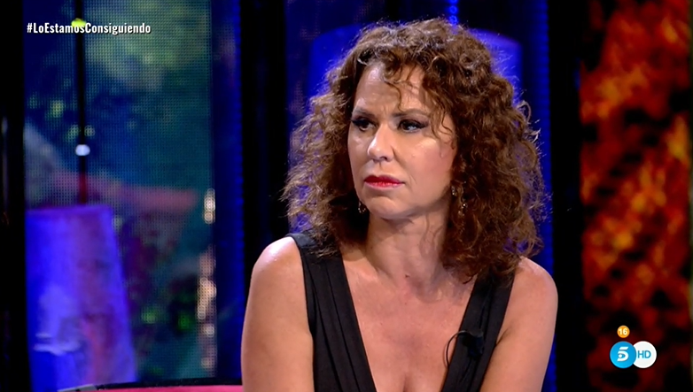 Supervivientes's tweet photo. ¿De qué lado estás?

🔄 @yiyadelguillen 
❤️ @vickylarrazofi 

https://t.co/0FBgMJbayp #SVGala13 https://t.co/zskIrvtTLp