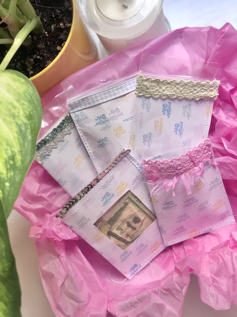 هنا بأجمع لكم أفكاري للعيد بثريد كامل ..
وياليت تدعموني بالمقابل لو بلفته بسيطة منكم ..
جميع المفات مجانية للتحميل وأفكارها سهلة في التنفيذ ..
#عيديات