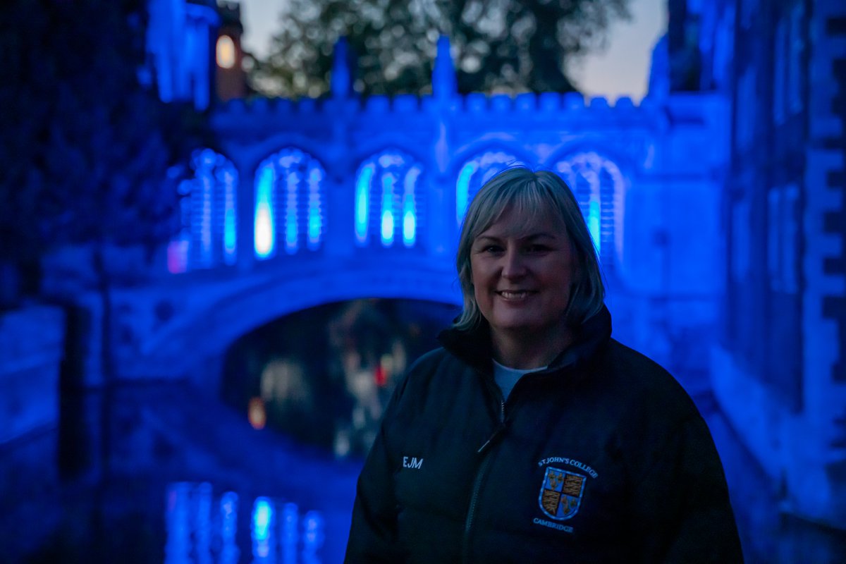 Our very own carer @EmJManuel, College Nurse, in front of the Bridge of Sighs tonight when it was illuminated in tribute to keyworkers. She is currently living on-site to support the community during the pandemic. 📸@nordincatic 👏👏👏#clapforourcarers #lightitblue